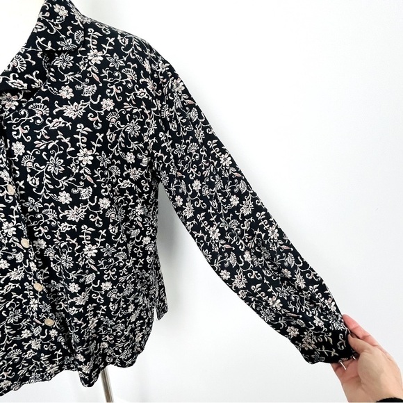 N Touch Floral Button Down Shirt Blouse. Rayon Ploy Blend. Black and Beige. - Picture 4 of 5
